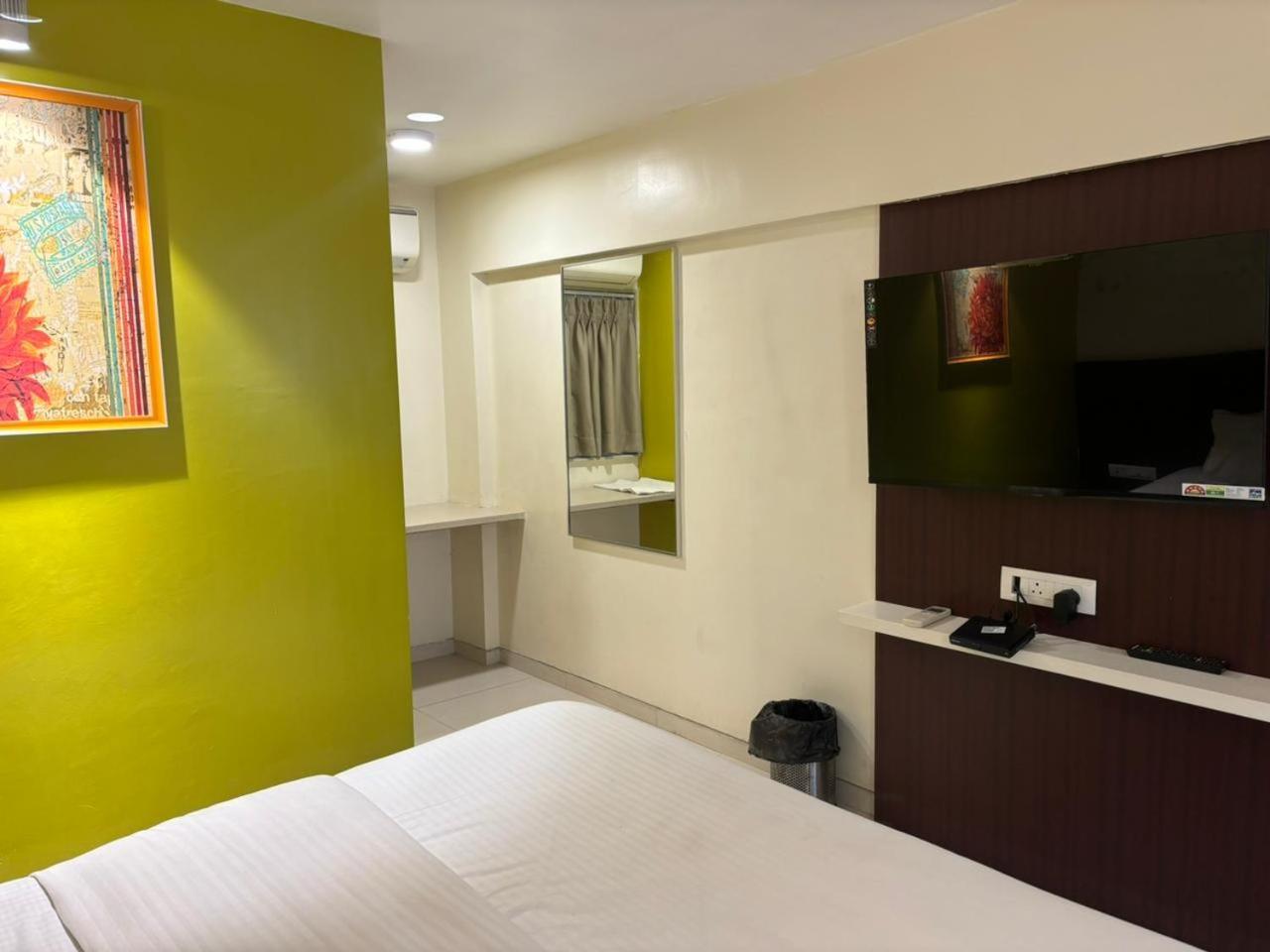 Hotel Haldi Nashik Buitenkant foto