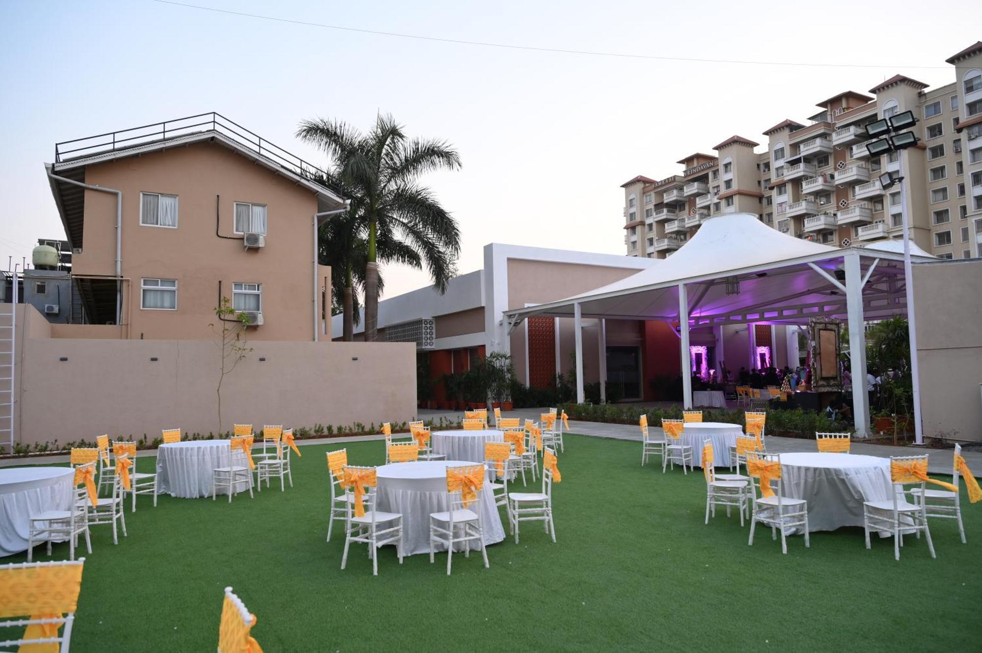 Hotel Haldi Nashik Buitenkant foto