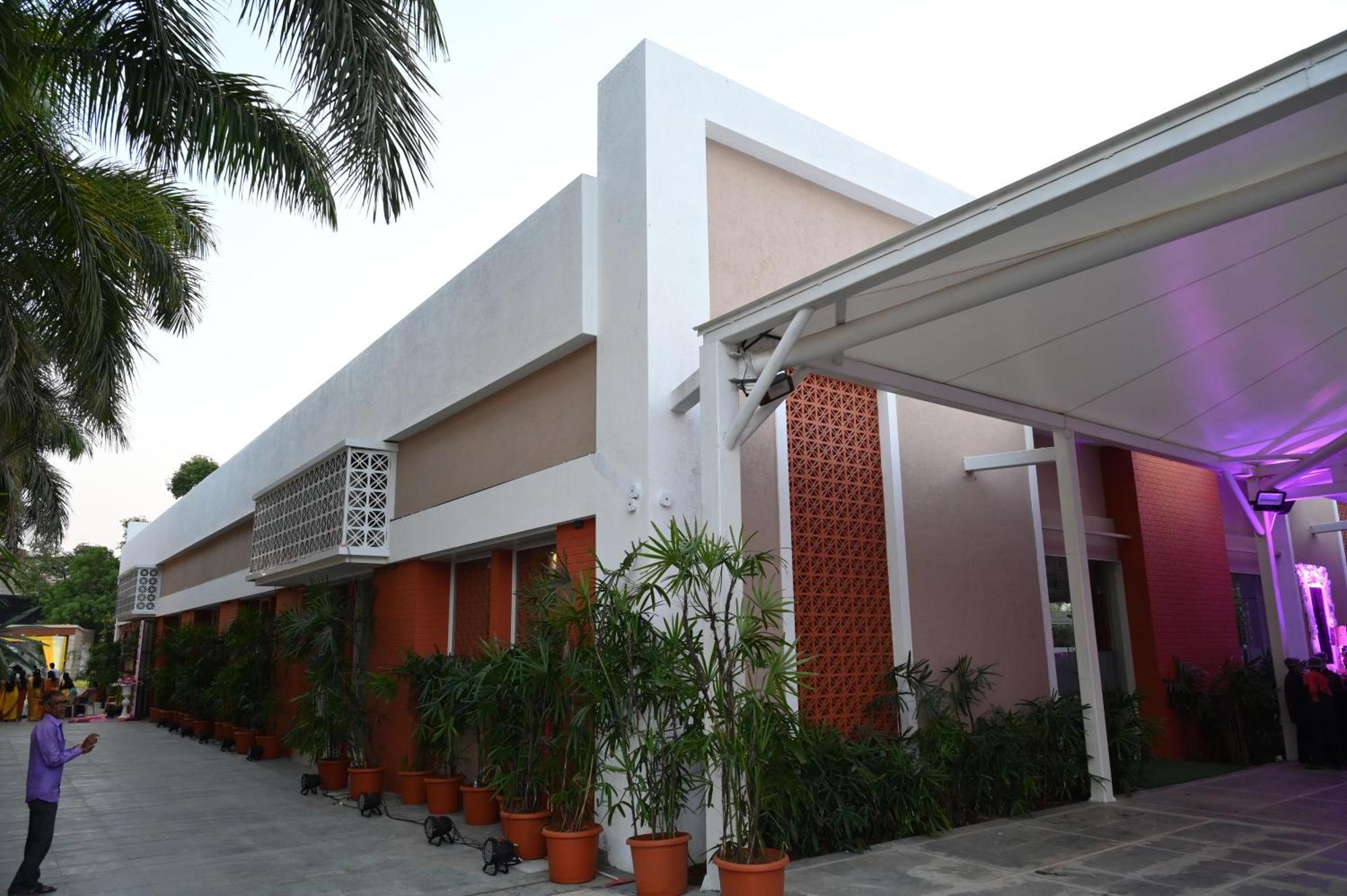 Hotel Haldi Nashik Buitenkant foto