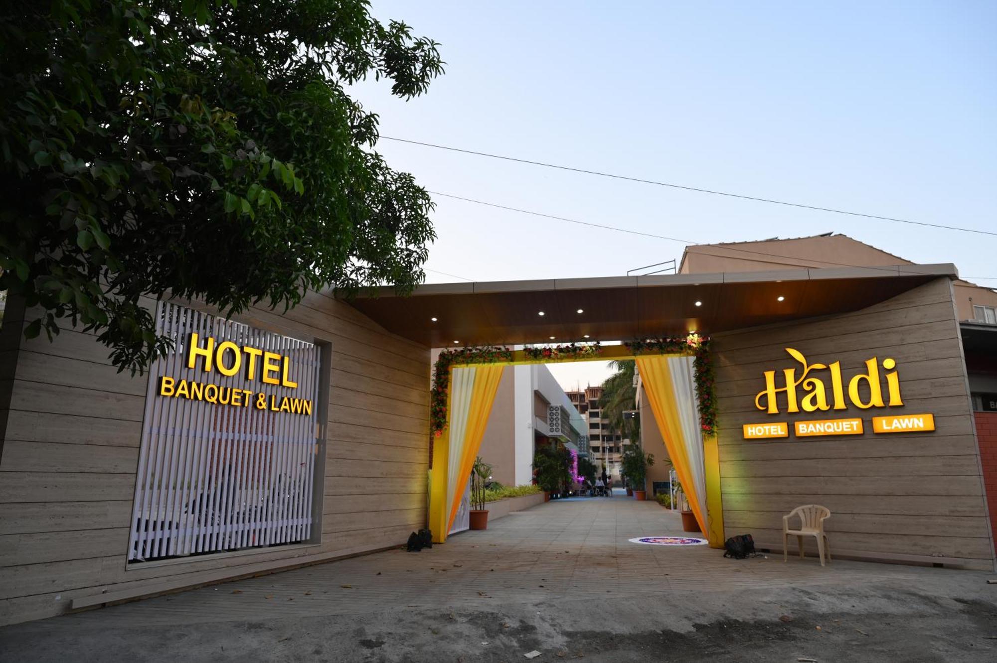 Hotel Haldi Nashik Buitenkant foto