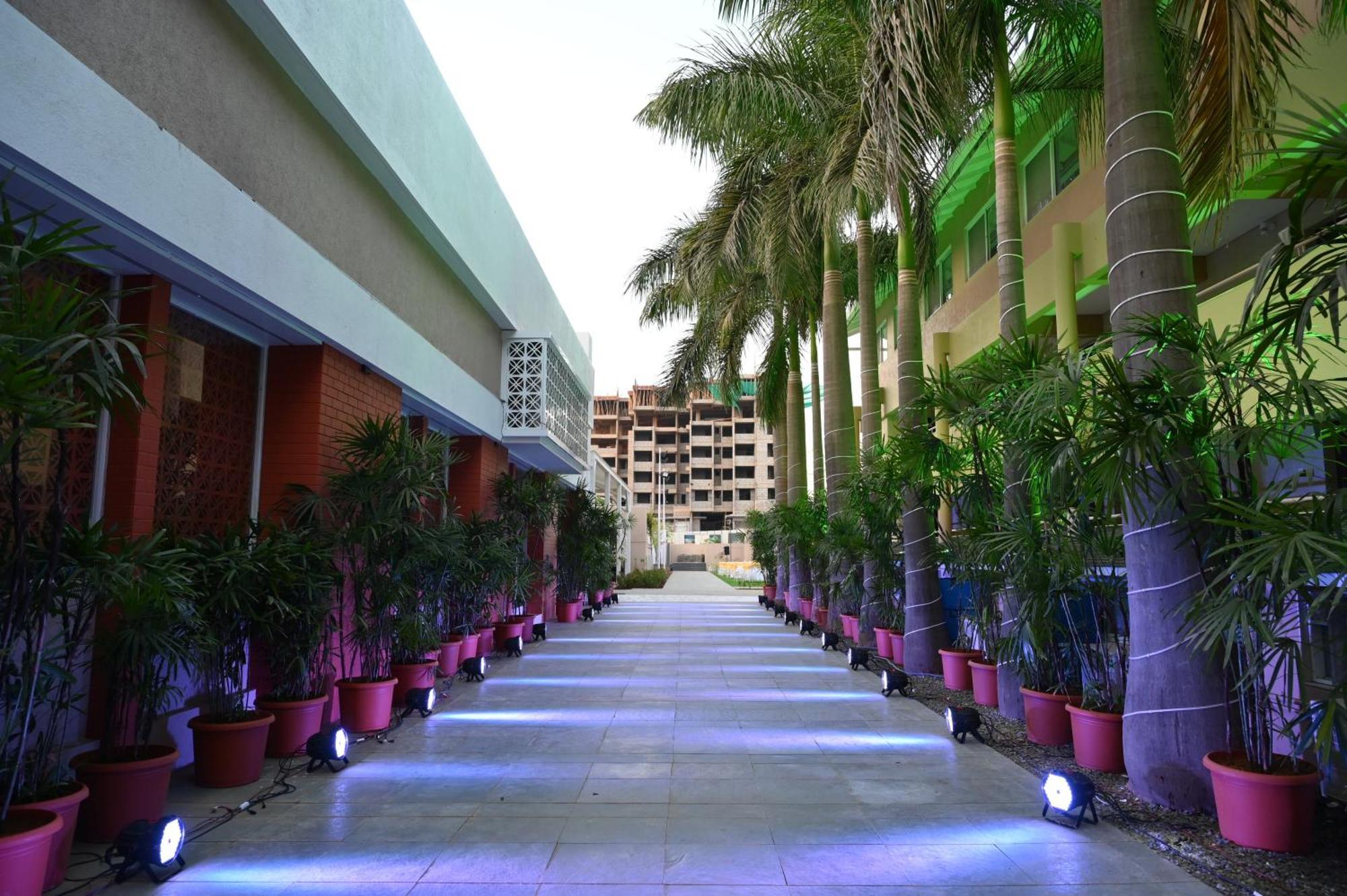 Hotel Haldi Nashik Buitenkant foto