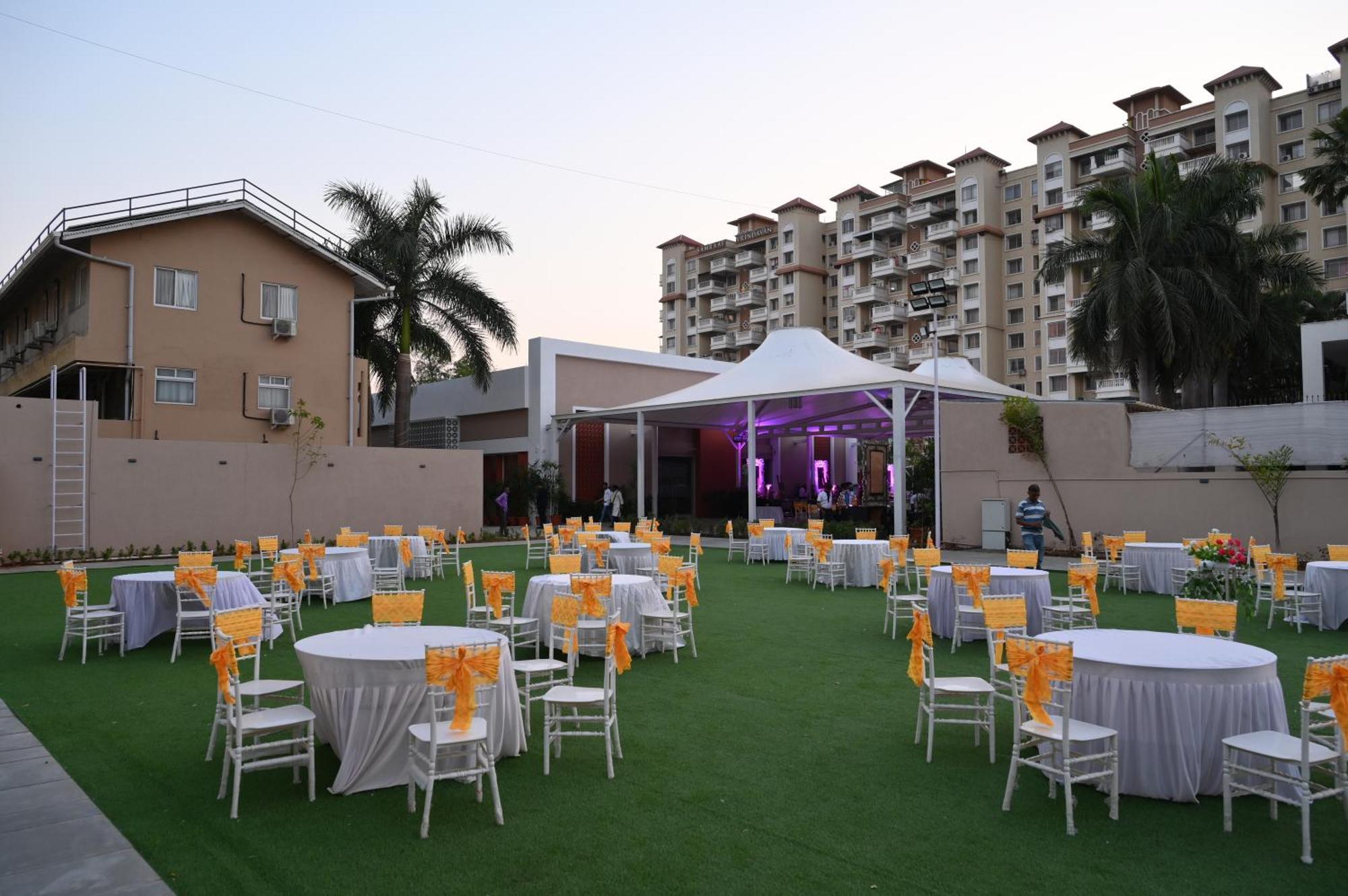 Hotel Haldi Nashik Buitenkant foto