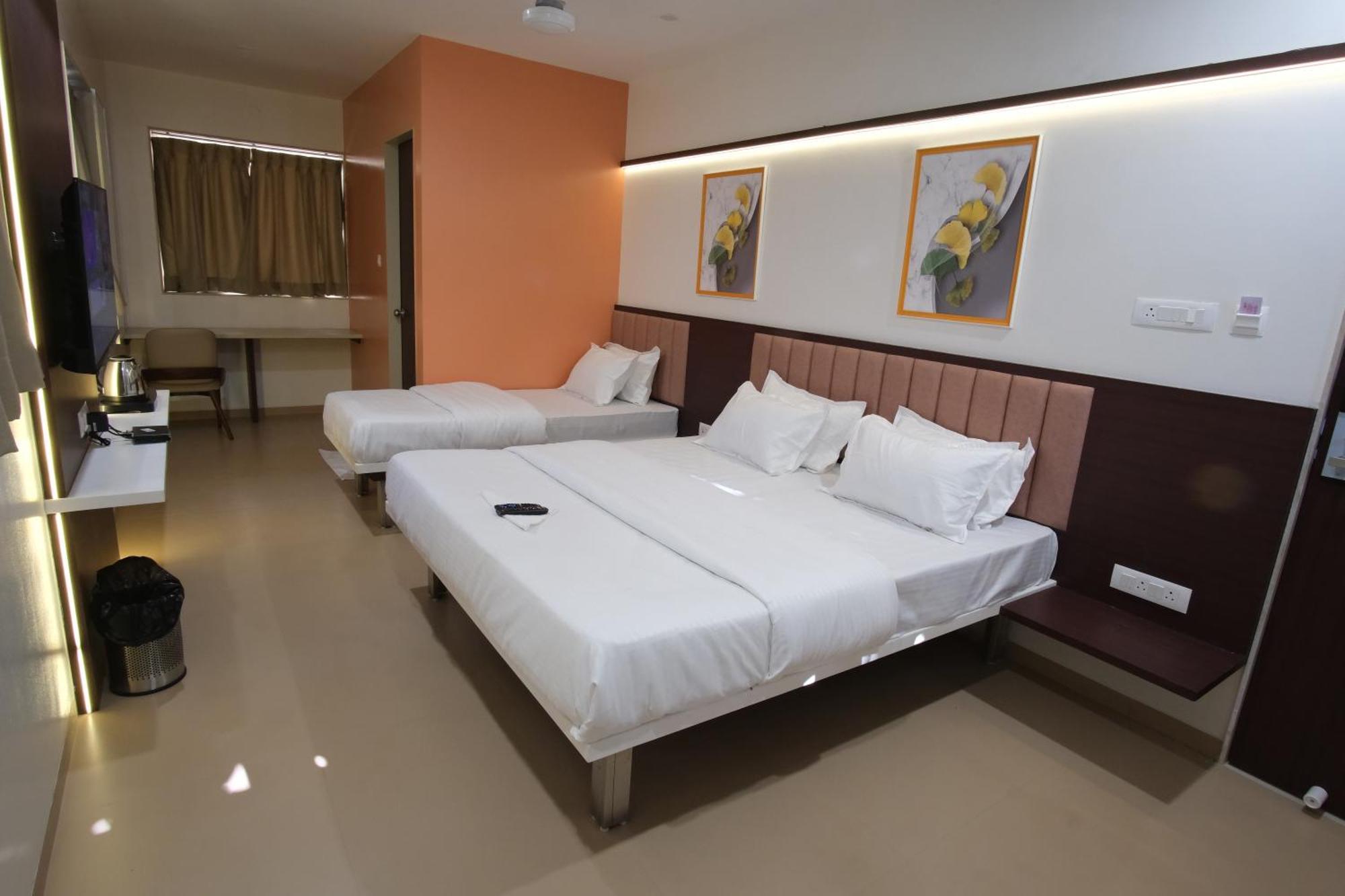 Hotel Haldi Nashik Buitenkant foto