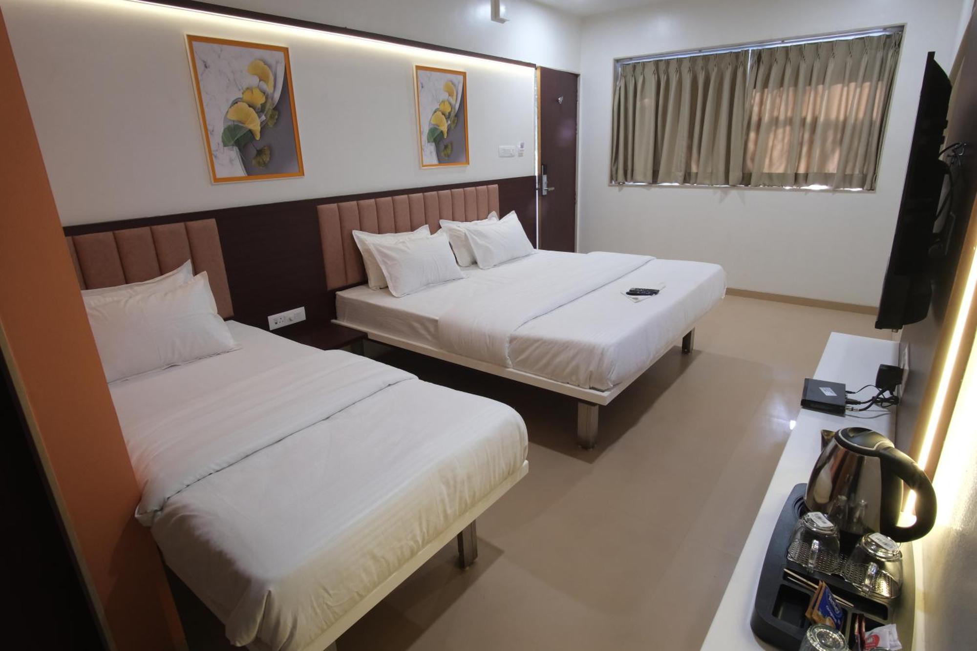 Hotel Haldi Nashik Buitenkant foto
