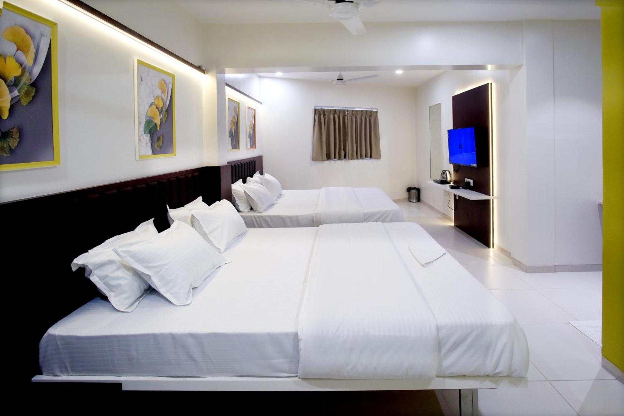 Hotel Haldi Nashik Buitenkant foto