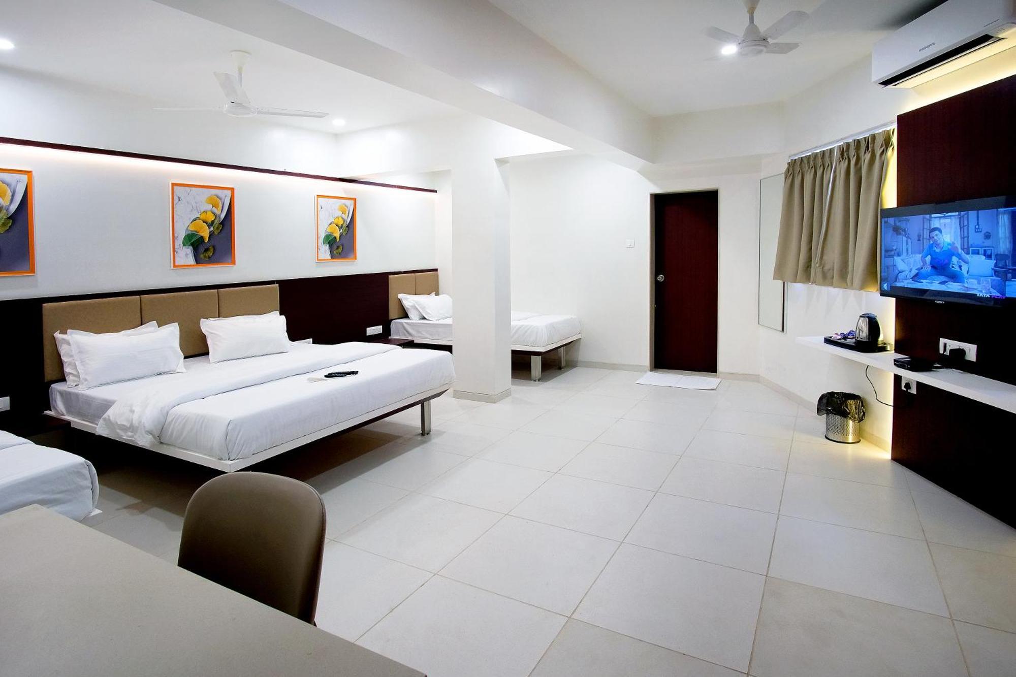Hotel Haldi Nashik Buitenkant foto